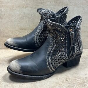 Circle G by Corral Womens Black Distressed Laser Cut Floral Ankle Boots L5412